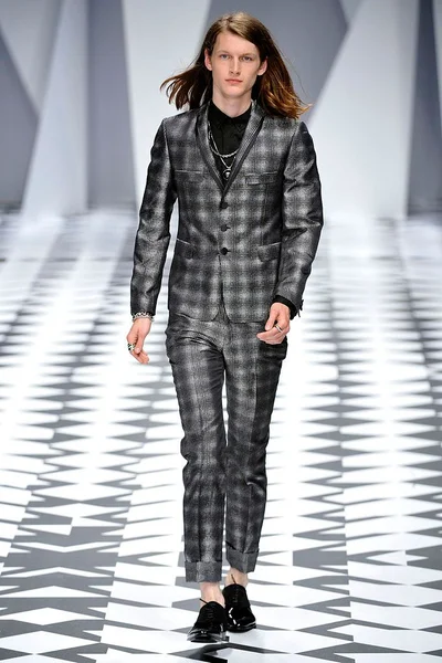 Look 37